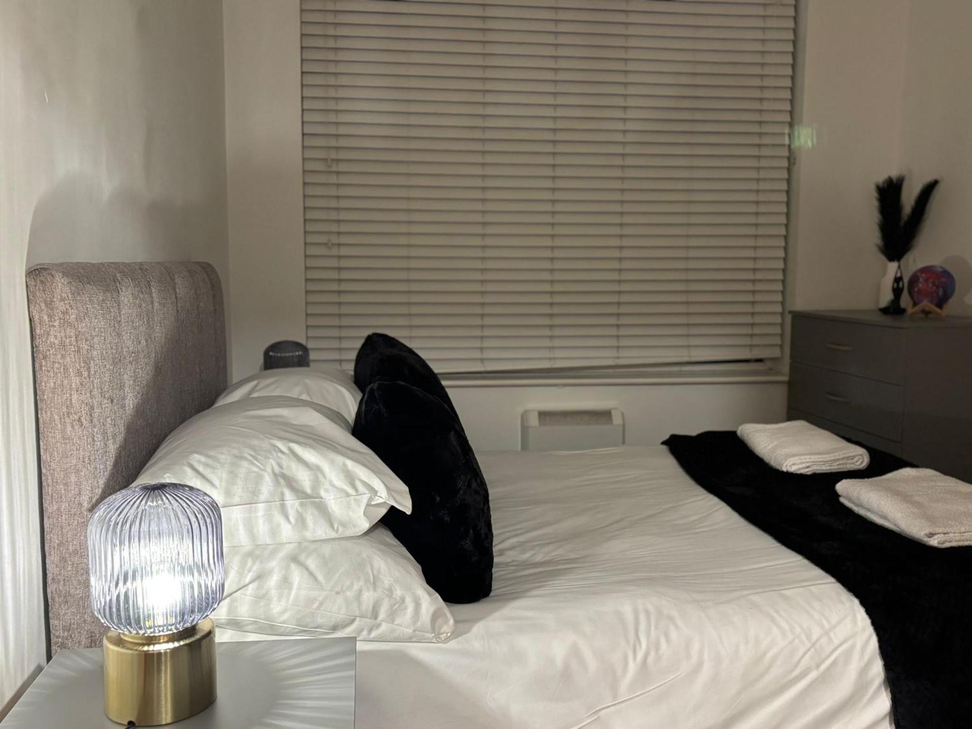 24-7 Secured City Centre Apartments With Free Underground Parking And Wifi Бирмингем Экстерьер фото